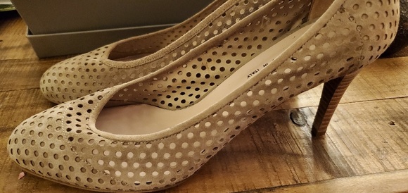 Souliers beige heels - Picture 3 of 6